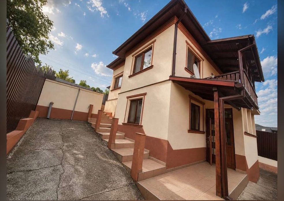 Casă de vanzare