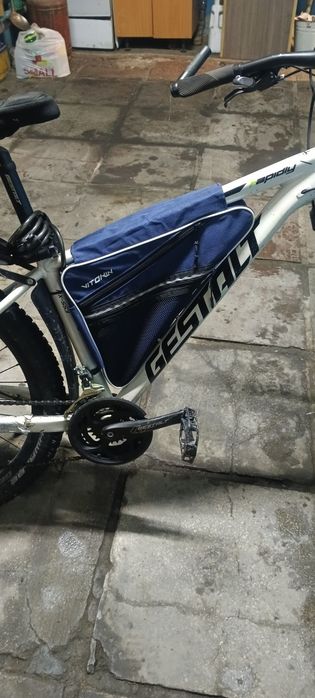 Продам сумку в раму велосипеда