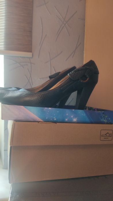 Кожанные туфли  продаётся