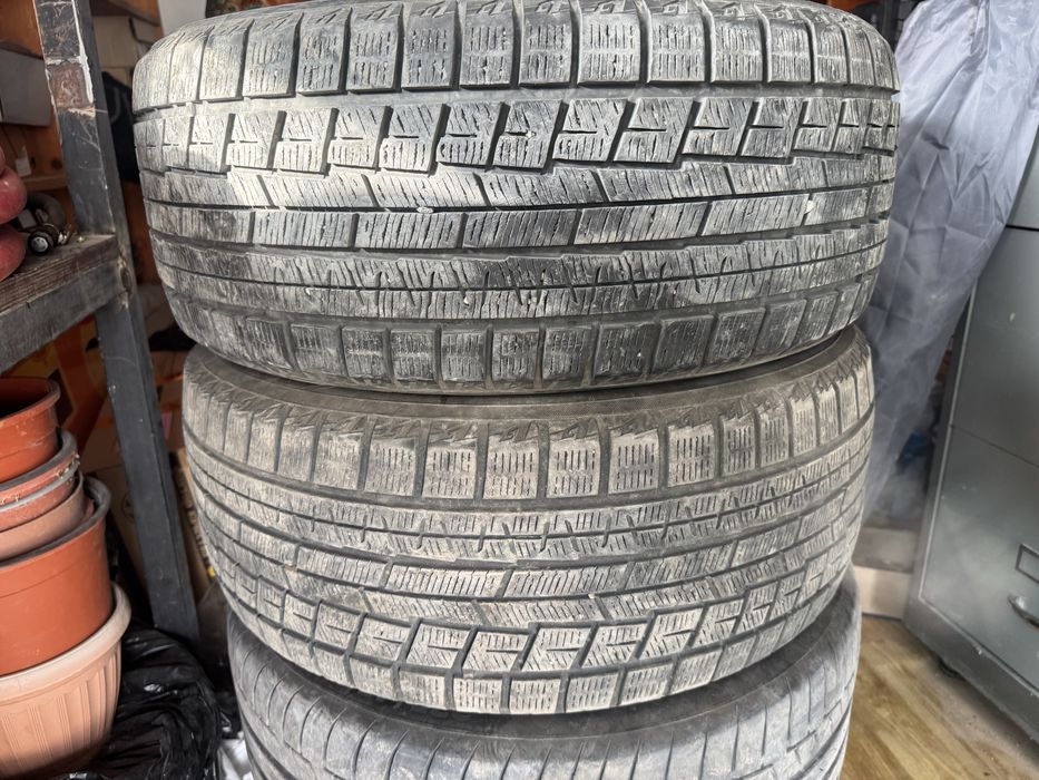 Продам шины 235/45/18