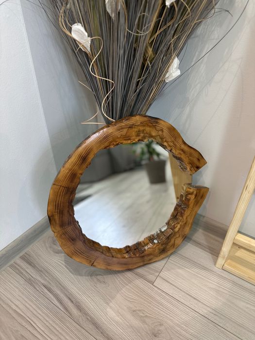 Oglindă decorativă de lemn