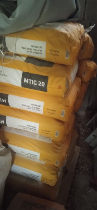 Vând 74 de saci mortar ipsos de reparatii,7 lei/sac