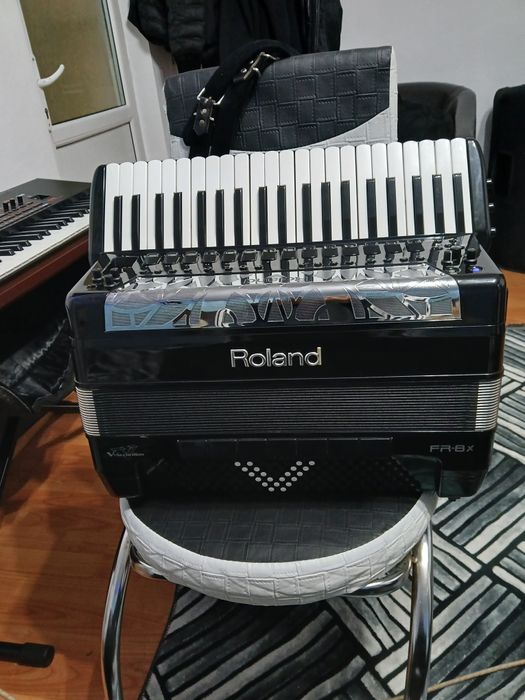 Vând roland fr8x
