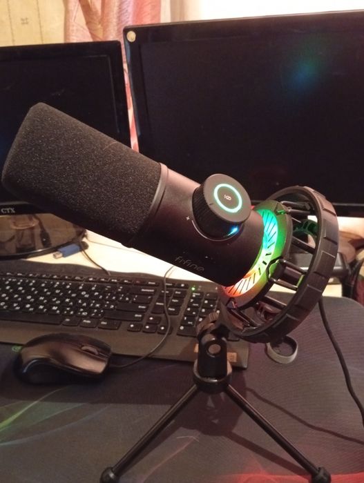 Продаю микрофон fifine k658