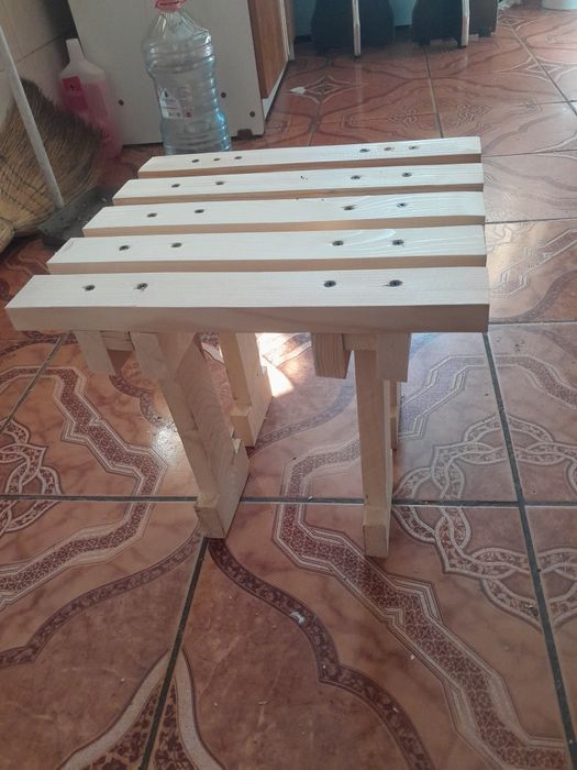 Măsute si canapele de vînzare, scaunele