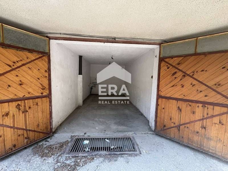 Продава се Гараж / Паркомясто в Варна, Колхозен пазар - 11 кв.м за 2455 €/кв.м - Снимка #2