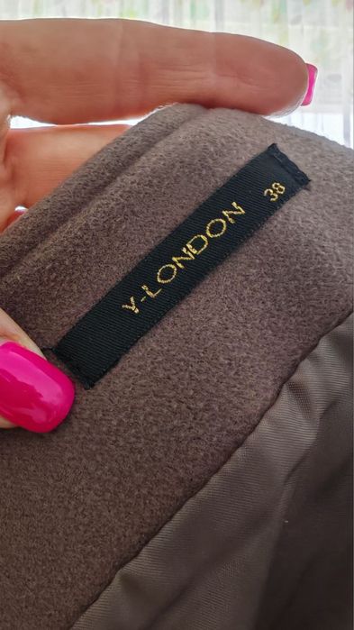 Продам весенний костюм