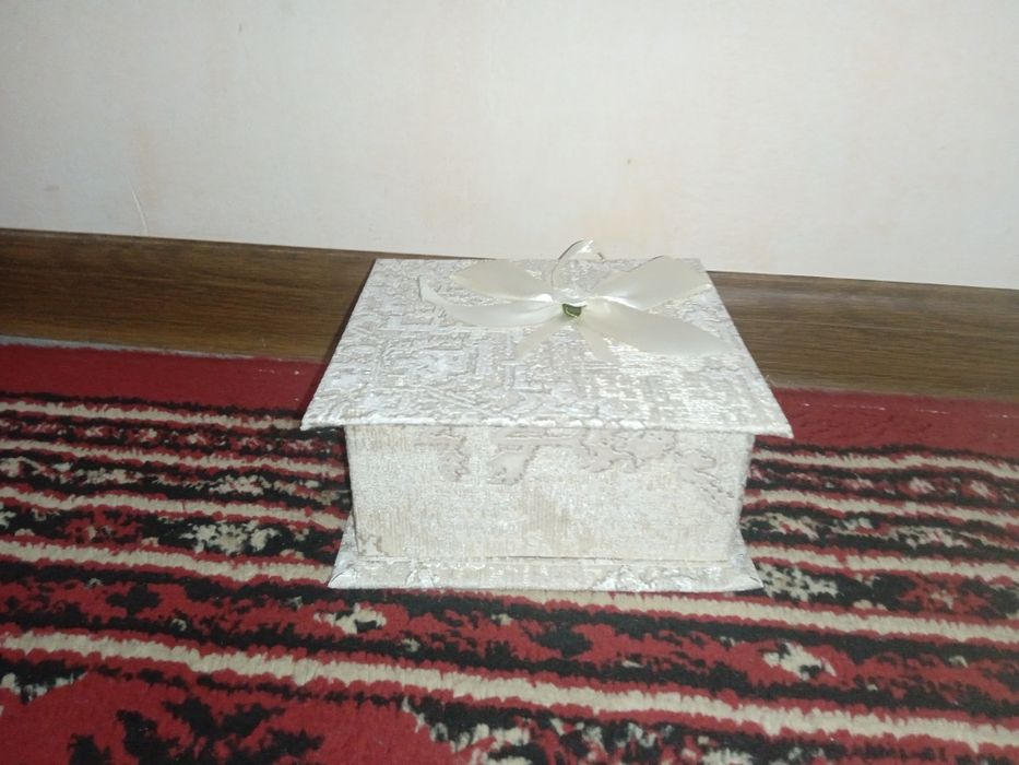 Шкатулка  для украшений и косметики