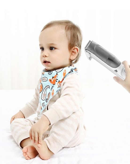 Masina de tuns cu aspirator