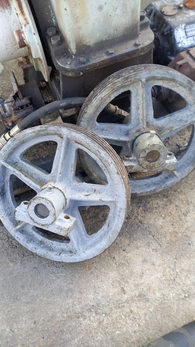 volanta 520 mm de la lift / fulie cu 4 canale semirotunde 15 mm