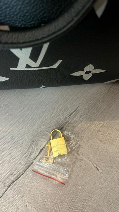 Дамска чанта на louis Vuitton