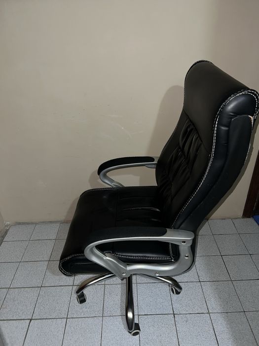 Офисное кресло