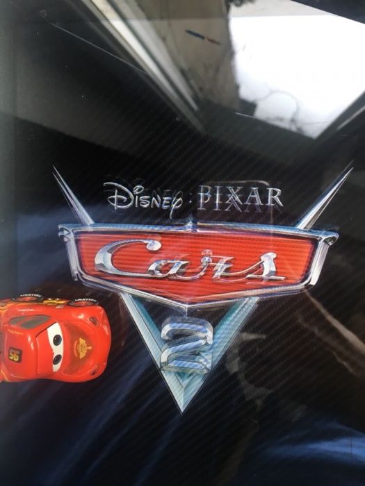 Игрушечная машинка для игры на планшете