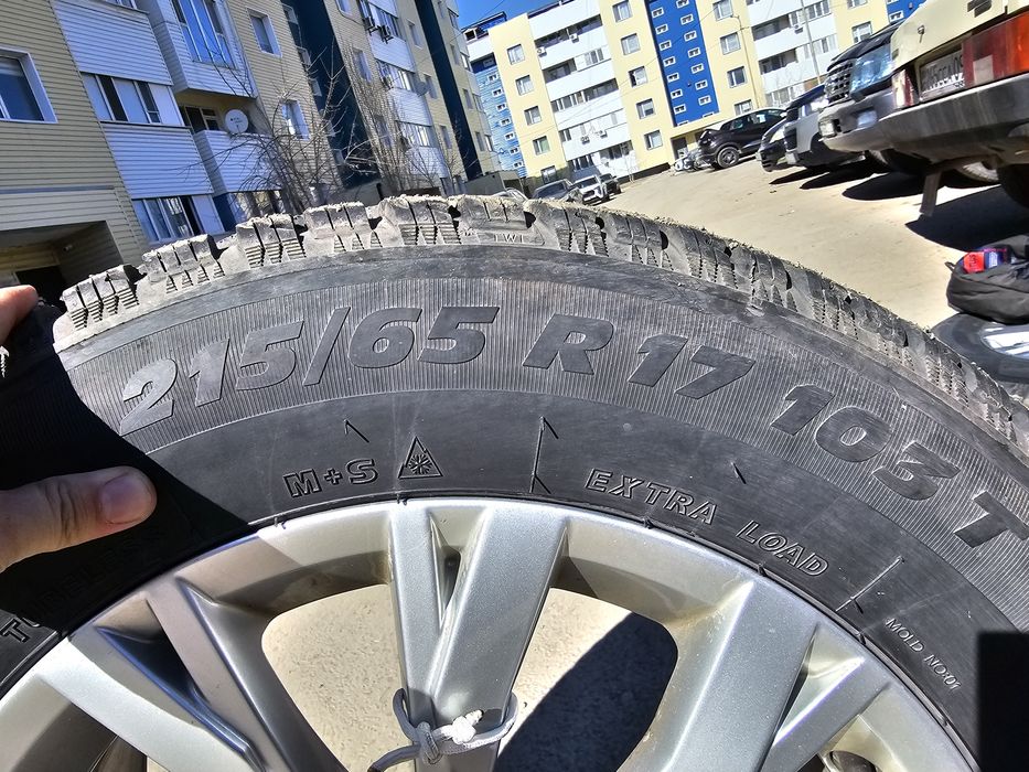 Продам покрышка 215/65/17