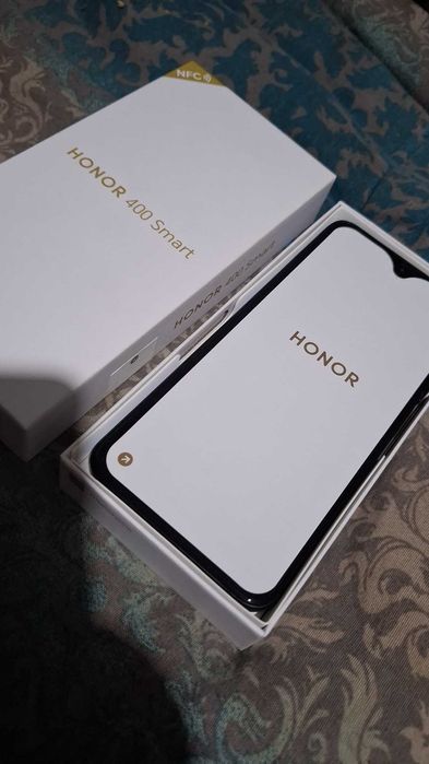 Продавам Honor 400 Smart