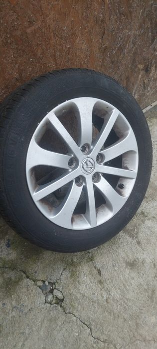 Vând jante originale mazda