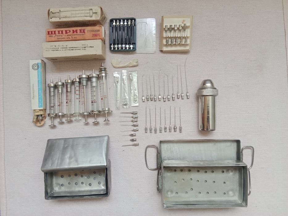 Шприцы 20 мл. , иголки , биксы и т.д. СССР новые и бу