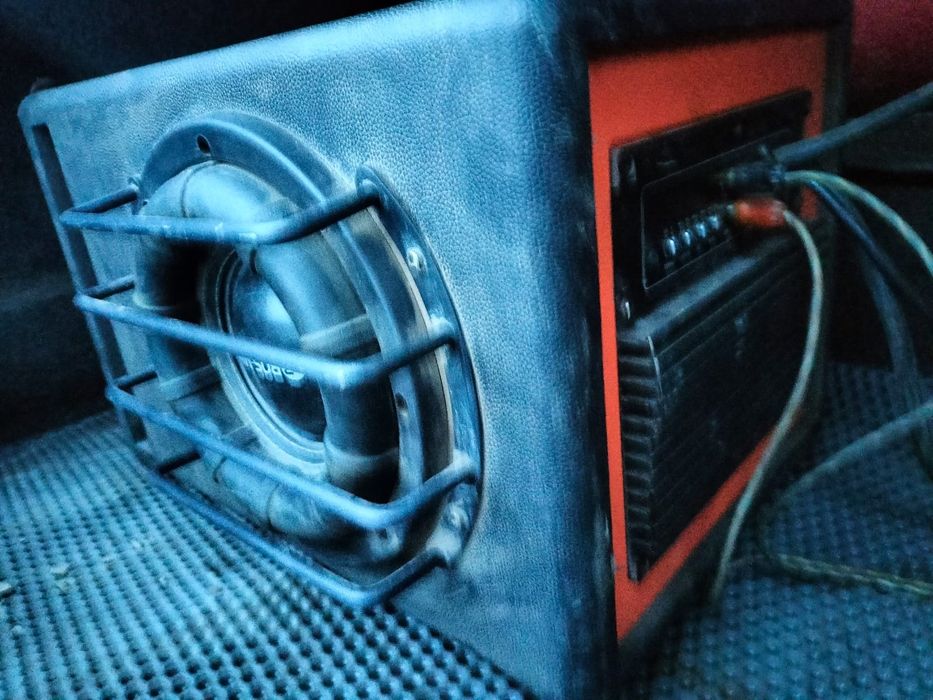 Продам сабвуфер .