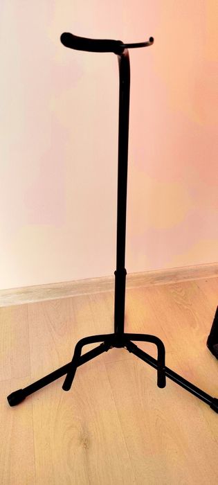 Продавам Китара  Squier Affiniti+подарък кубе Peavey KB60