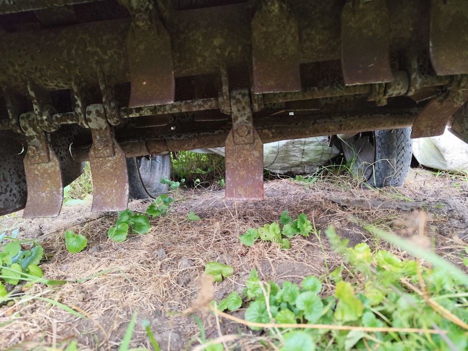 Tocător de resturi vegetale. Lățime de lucru 1.65 m.