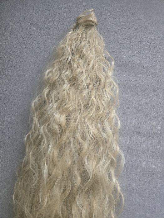 Чисто нова руса опашка на вълни