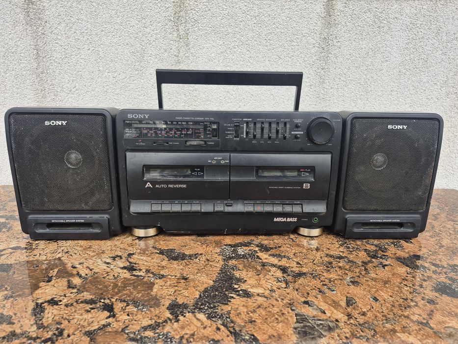 Radio Casetofon marca Sony model CFS 710L-functional

- Radio a fost p