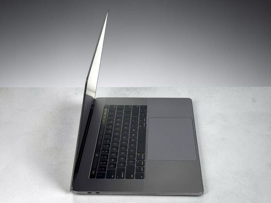 Macbook Pro 15 2018 i7 2,2Ghz 32RAM 1TB Space Gray Перфектен! Гаранция!