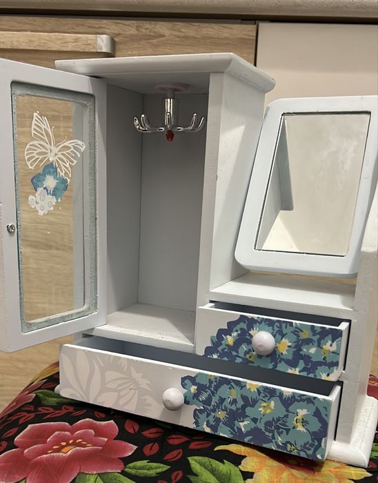 Шкатулка для украшений