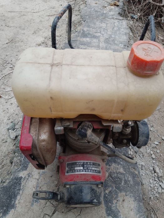 Motopompa 50 mm, cho'yindan, krchatkasi va suv tortadigani cho'yindan