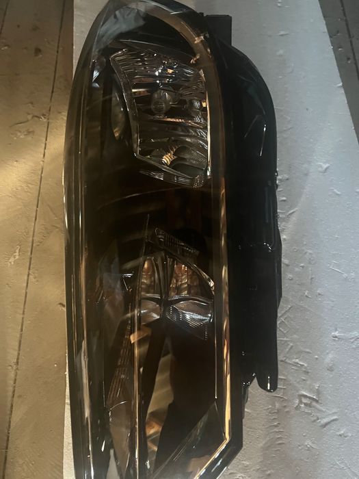 Faruri fata vw passat B8