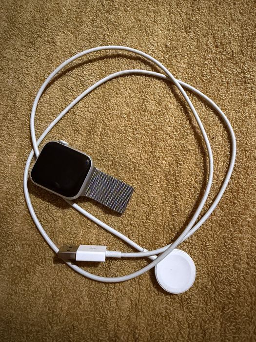 Apple Watch Series 5 + две каишки