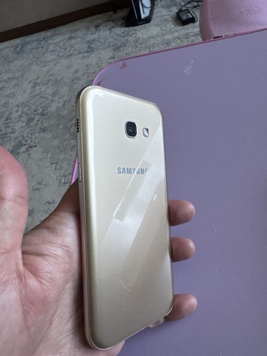 Продам телефон samsung A520