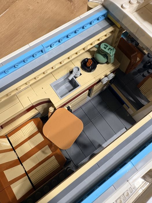 Mașinuță LEGO Volkswagen T2 Camper Van VW + surf board