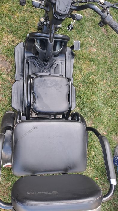 Триместна електрическа триколка