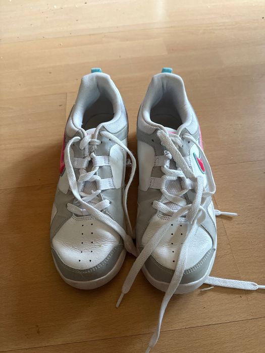 Adidași albi Nike