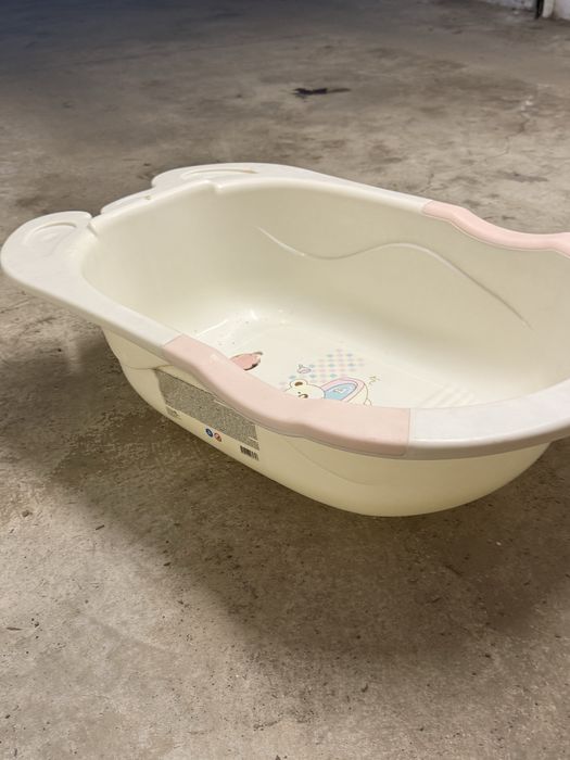 Продавам бебешко корито за баня