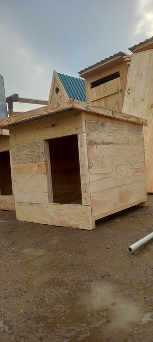 Будка собачья с утеплением для средних размеров собак