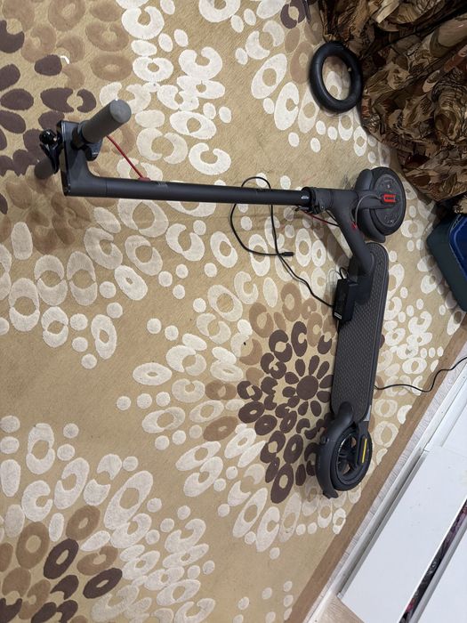 Продам электро самокат xiomi m365 pro