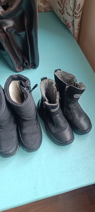 Продам детские зимнии обуви.