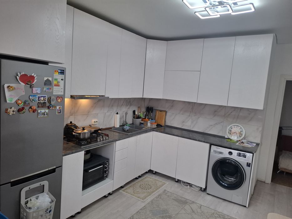 Продается 2-комнатная квартира, частично меблированная — район Береке