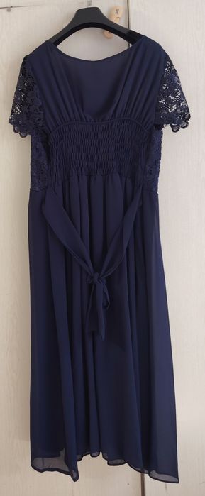 Официална рокля в синьо.