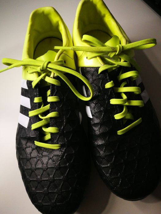 Ghete de fotbal cu crampoane de fier