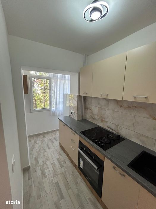 Închiriez garsonieră, modernă, călduroasă, zonă liniștită.
