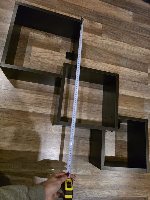 Продавам рафт за стена