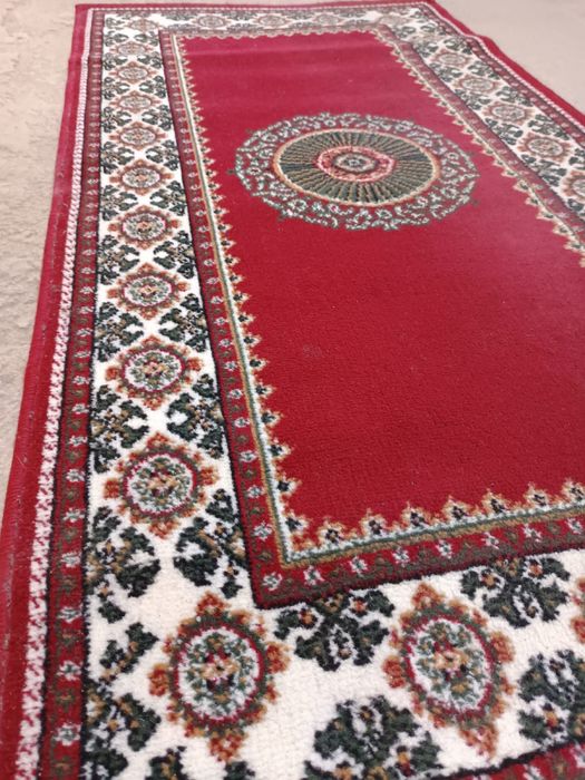 Covor decorativ cu dimensiunile 150 × 80 cm,