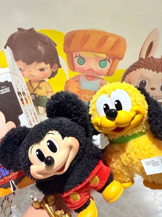 Игрушки от Pop Mart Mickey Family