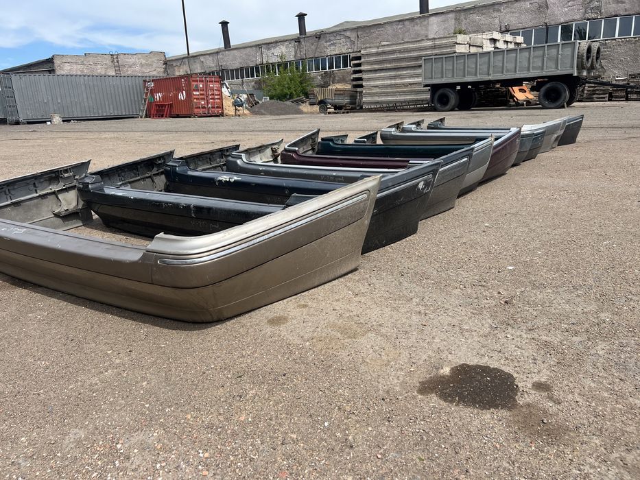 Задний бампер УНИВЕРСАЛ Мерседес w210 УНИВЕРСАЛ оригинал рестайлинг