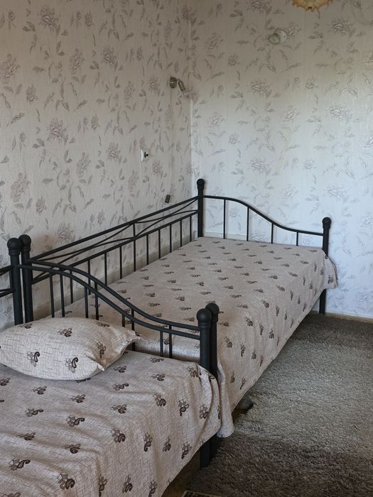 Метално легло с матрак