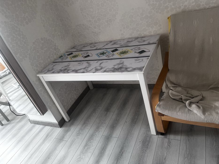 продаю стол кухонный