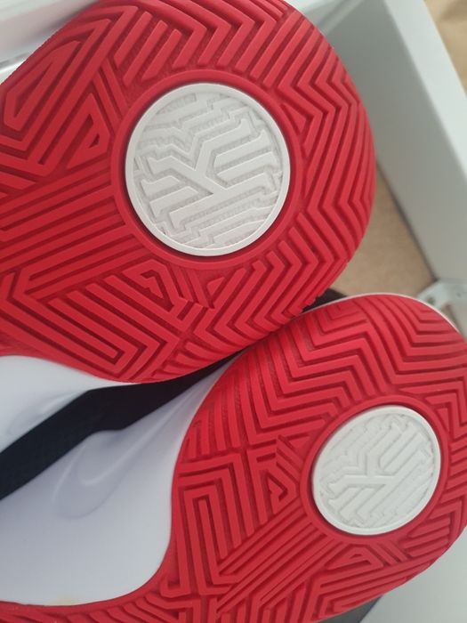 Маратонки Nike Kyrie Flytrap II